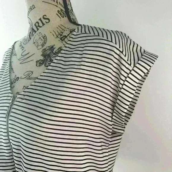 Womens Express Dress Tank Top Blouse Black White Striped Small 1/4 Zip Front S - Picture 4 of 7